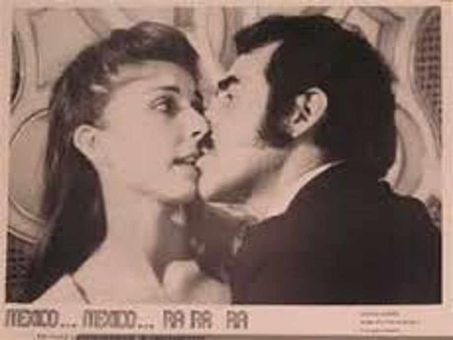 Héctor Suárez and Paloma Woolrich in México, México, ra ra ra (1976)