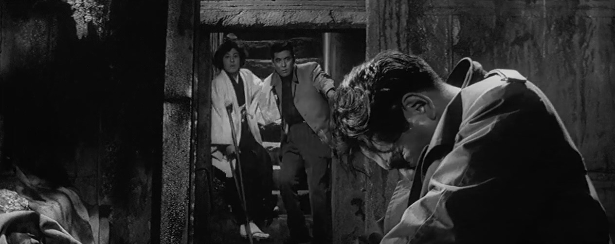 Kyôko Kagawa, Takeshi Katô, and Tatsuya Mihashi in The Bad Sleep Well (1960)