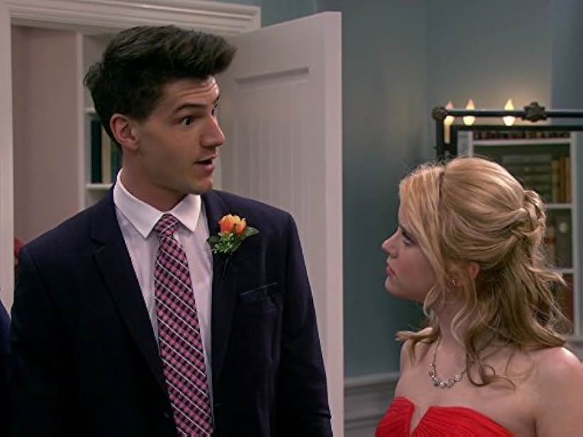 Taylor Spreitler and Kevin Fonteyne in Melissa & Joey (2010)