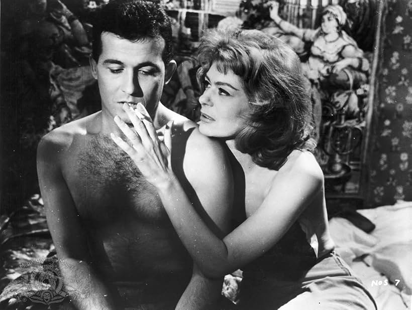 Melina Mercouri and Dimitris Papamichael in Never on Sunday (1960)