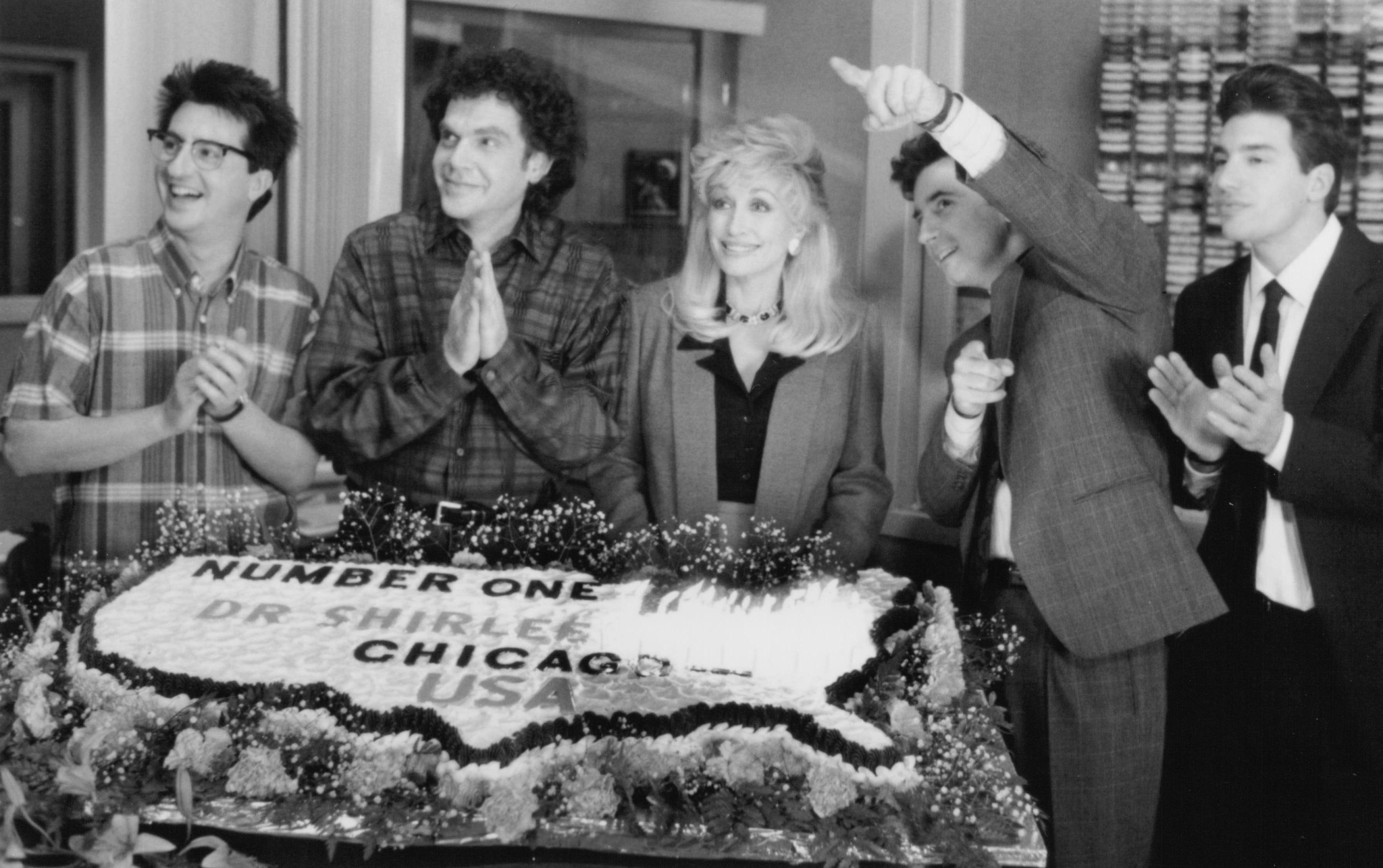 Dolly Parton, Griffin Dunne, Paul Dinello, and Charles Fleischer in Straight Talk (1992)