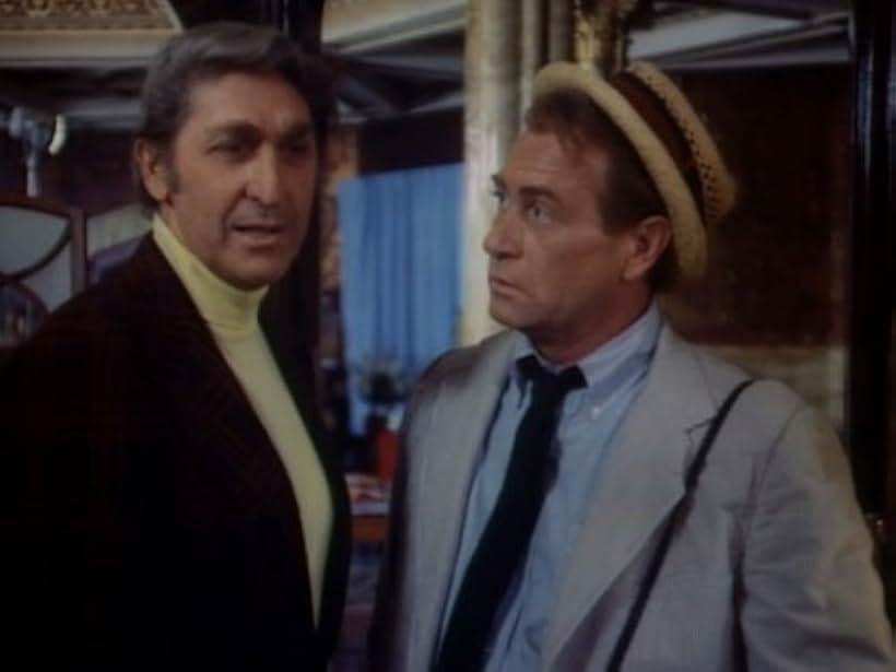 Peter Leeds and Darren McGavin in Kolchak: The Night Stalker (1974)