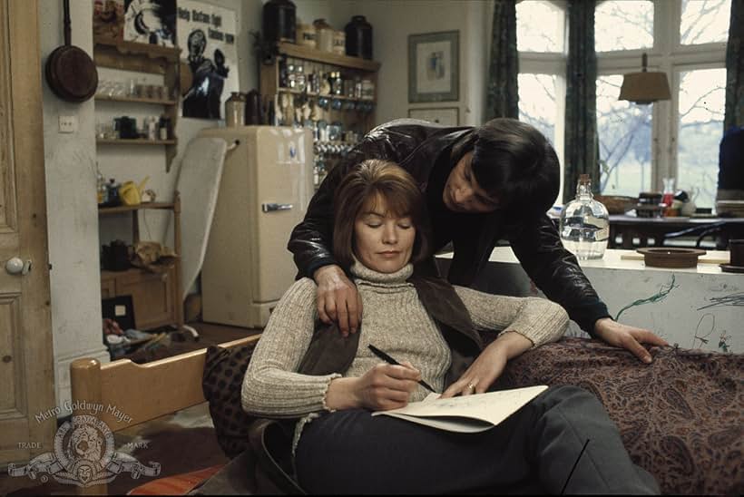 Murray Head and Glenda Jackson in Sunday Bloody Sunday (1971)