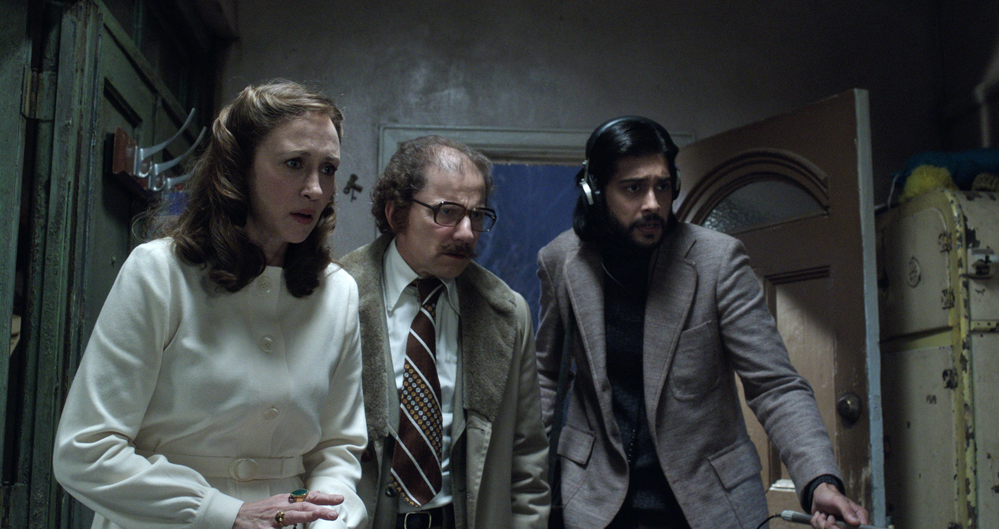 Vera Farmiga, Simon McBurney, and Abhi Sinha in The Conjuring 2 (2016)