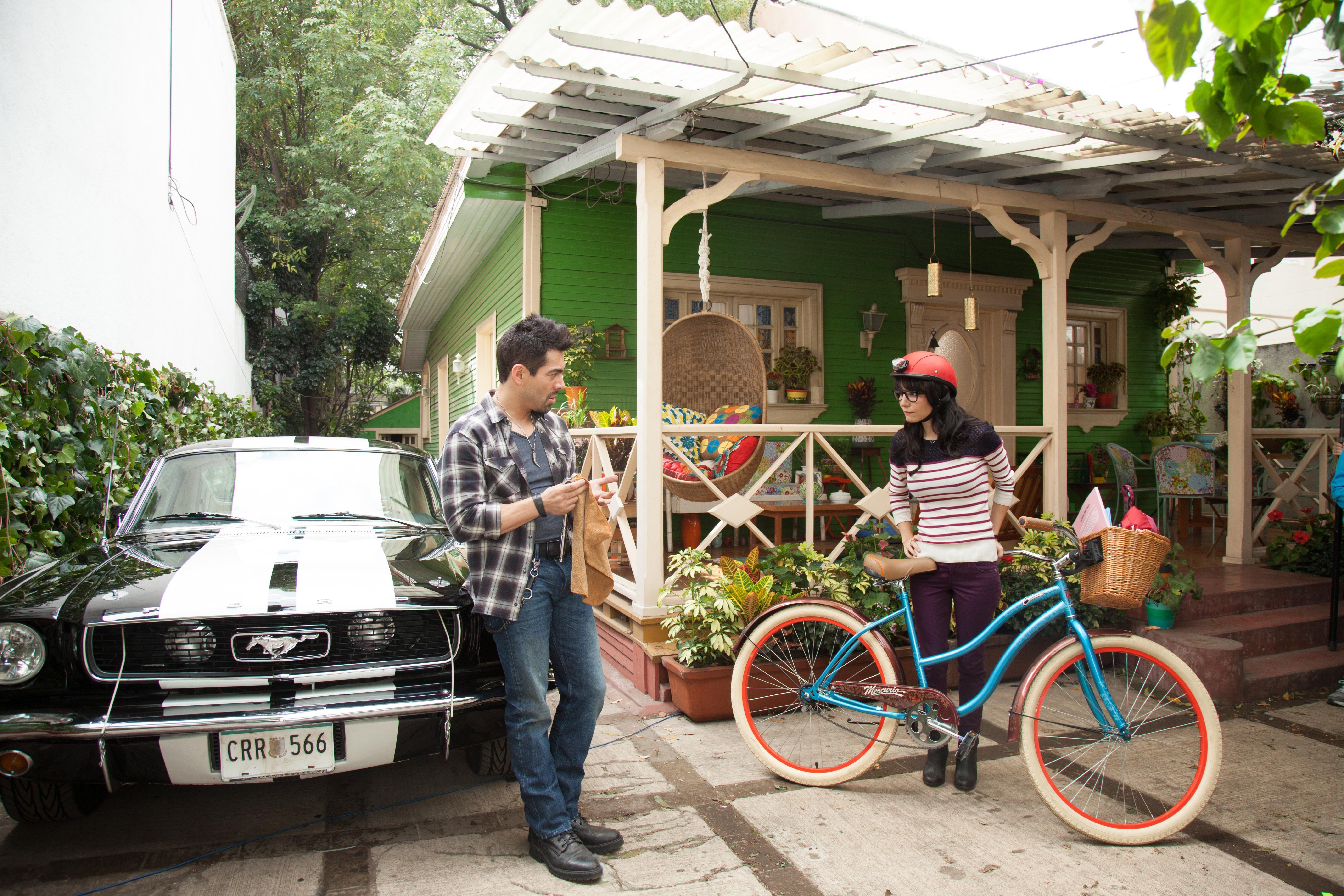 Martha Higareda and Omar Chaparro in No Manches Frida (2016)