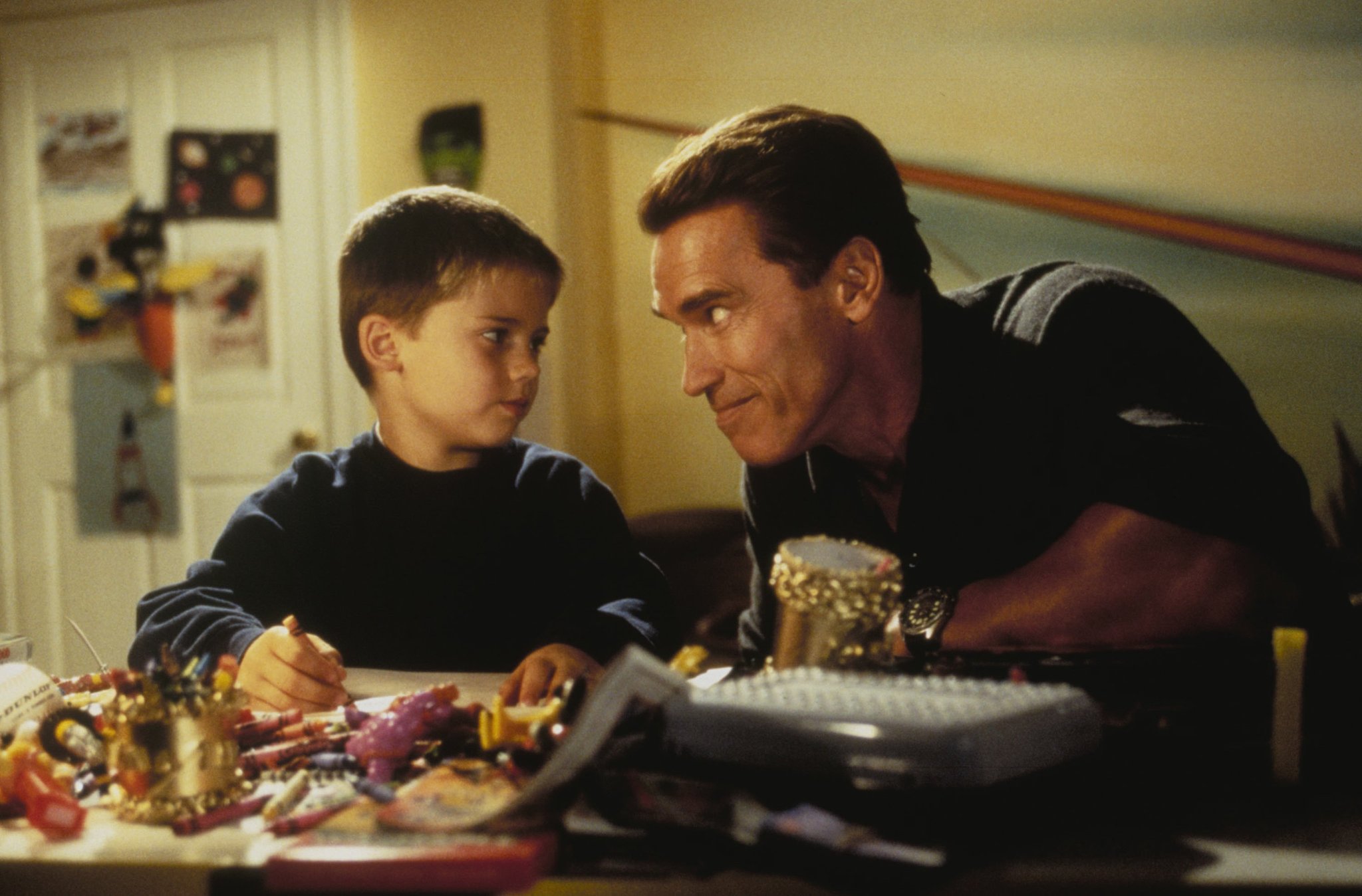 Arnold Schwarzenegger and Jake Lloyd in Jingle All the Way (1996)