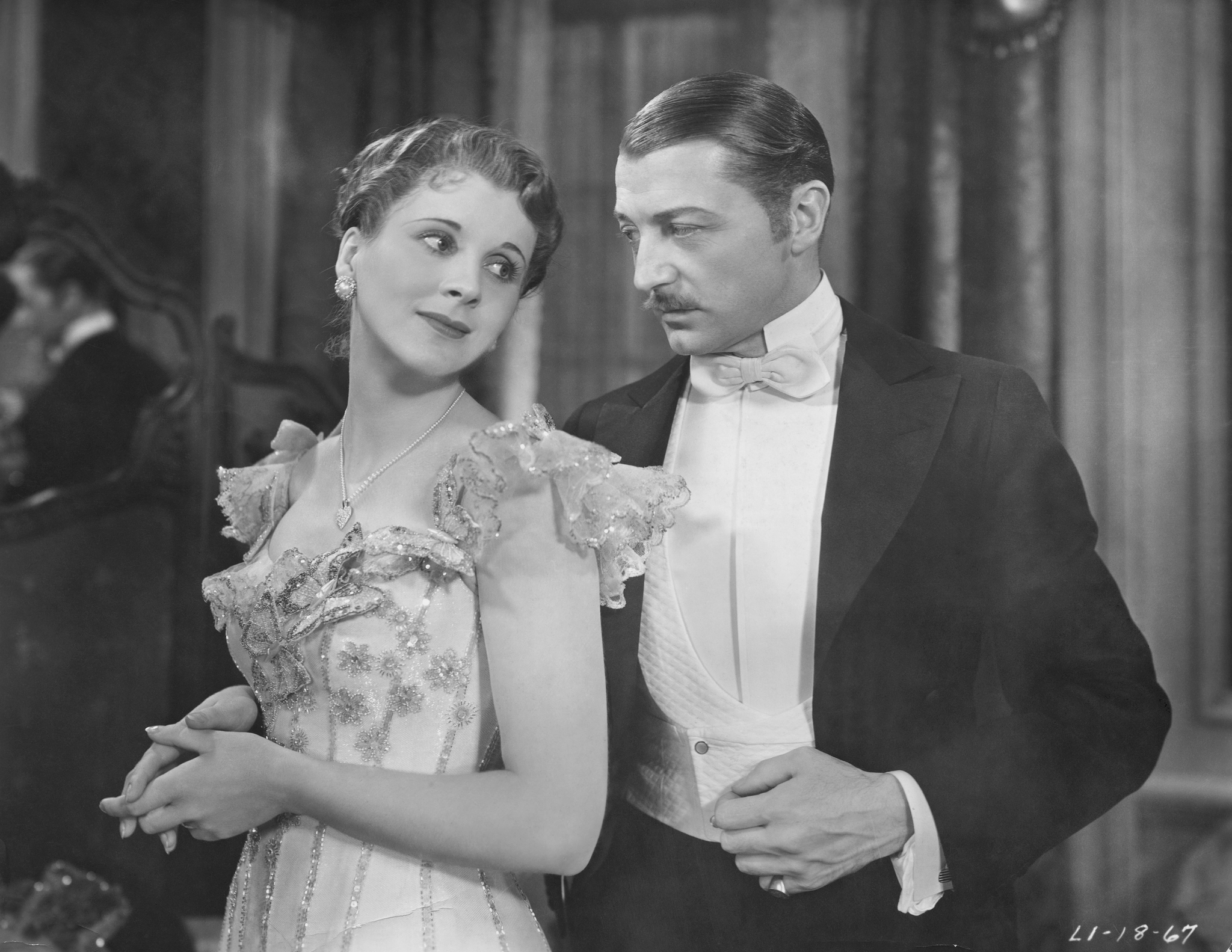 Clive Brook and Diana Wynyard in Cavalcade (1933)