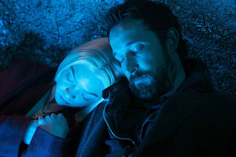 Noah Wyle and Scarlett Hefner in Falling Skies (2011)