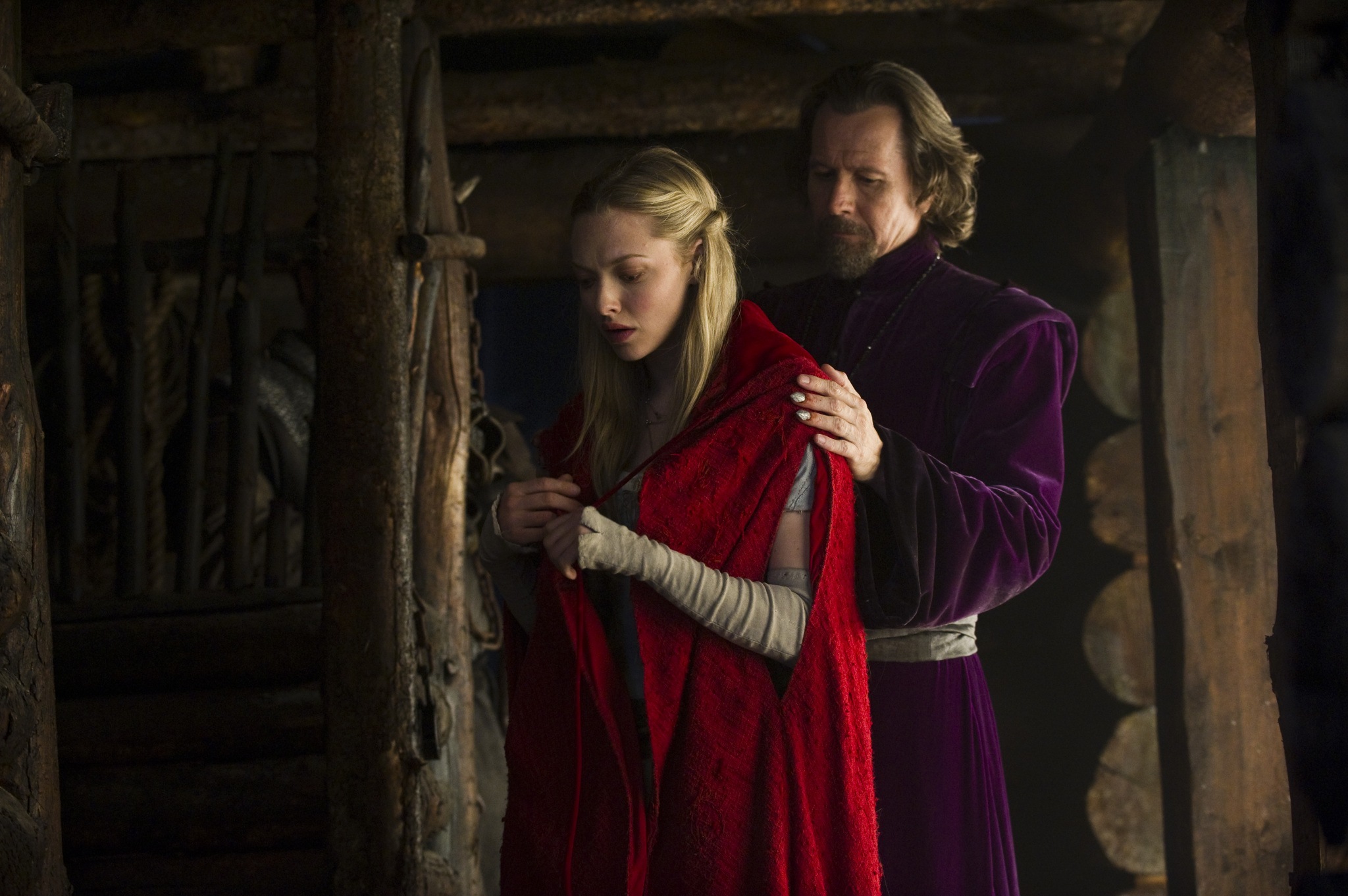 Gary Oldman and Amanda Seyfried in Red Riding Hood (2011)