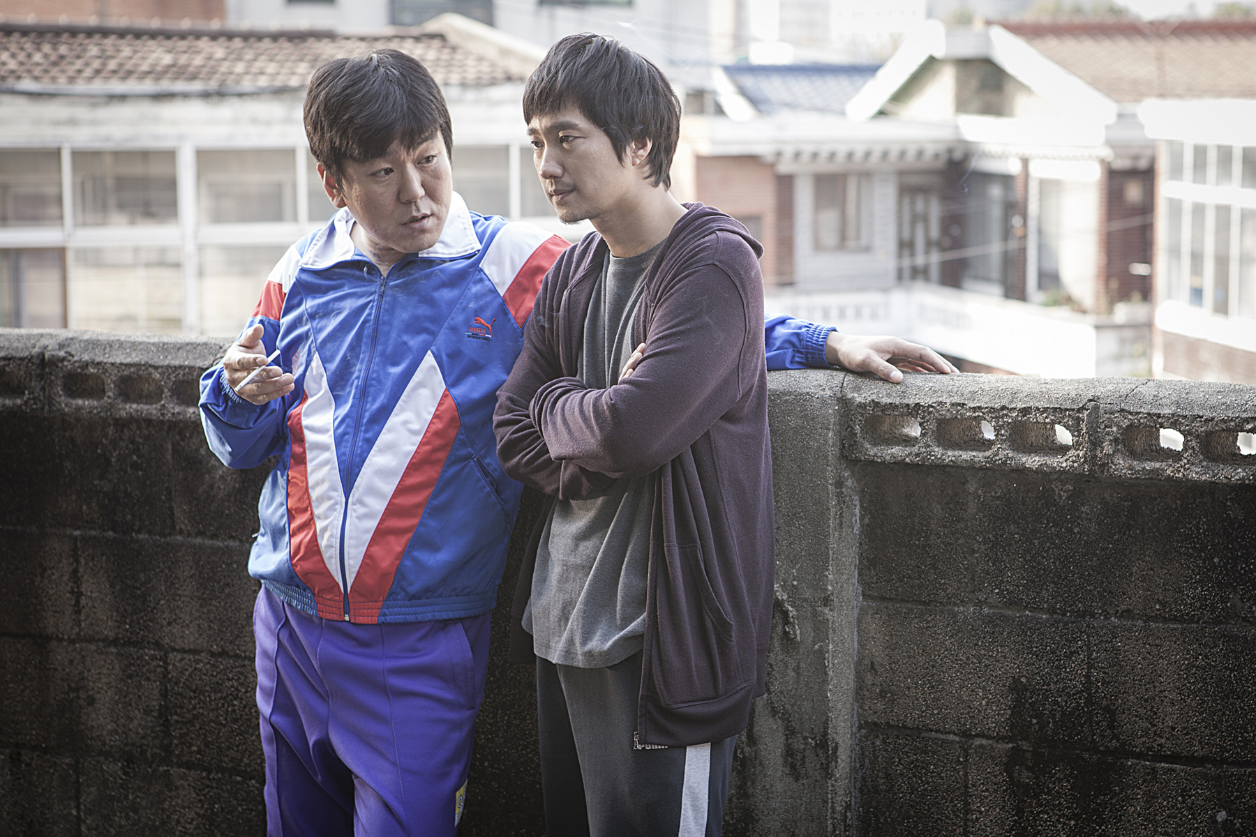 Park Hae-il and Yun Je-mun in Boomerang Family (2013)