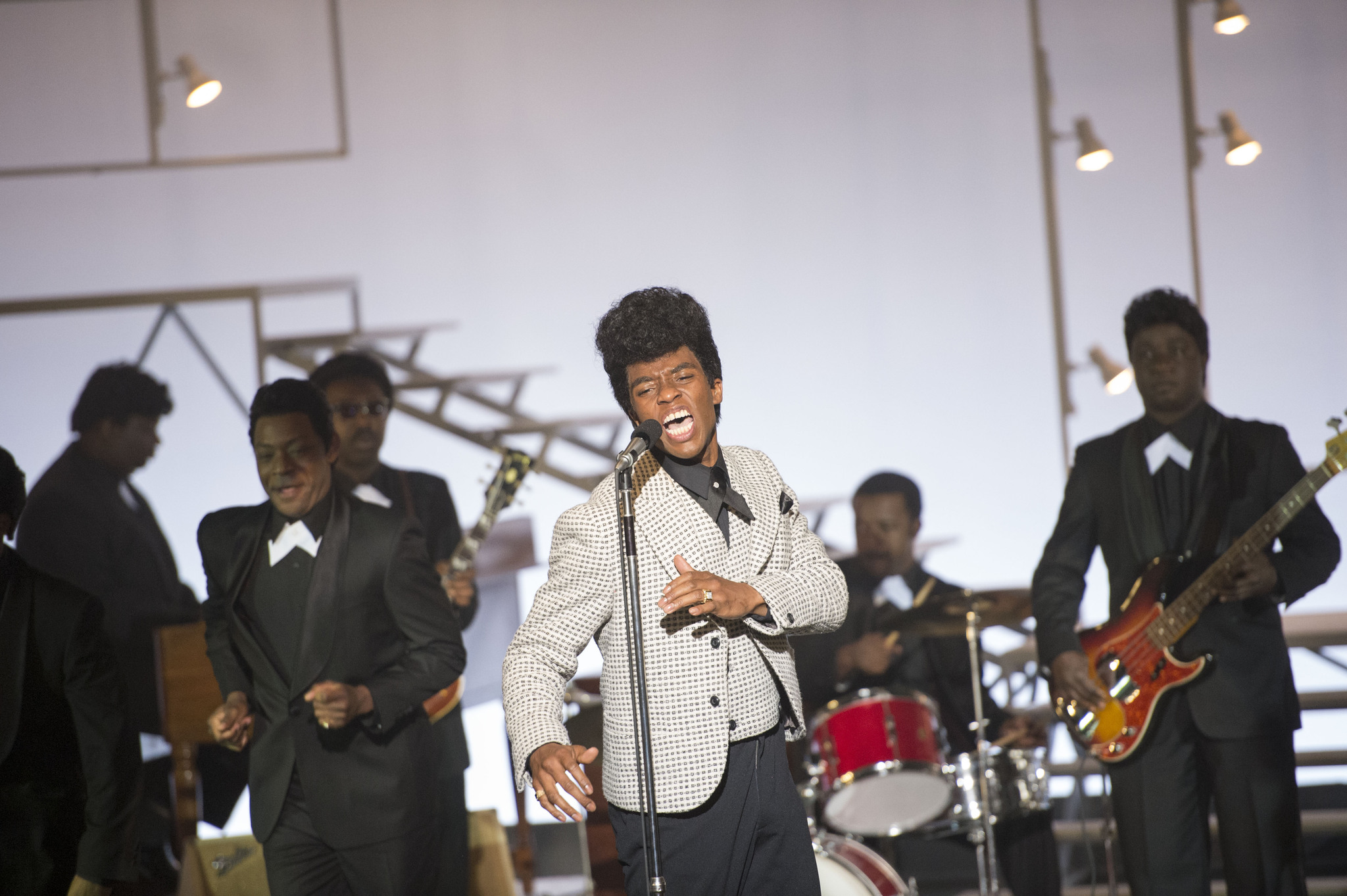 Chadwick Boseman and Nelsan Ellis in Get on Up (2014)