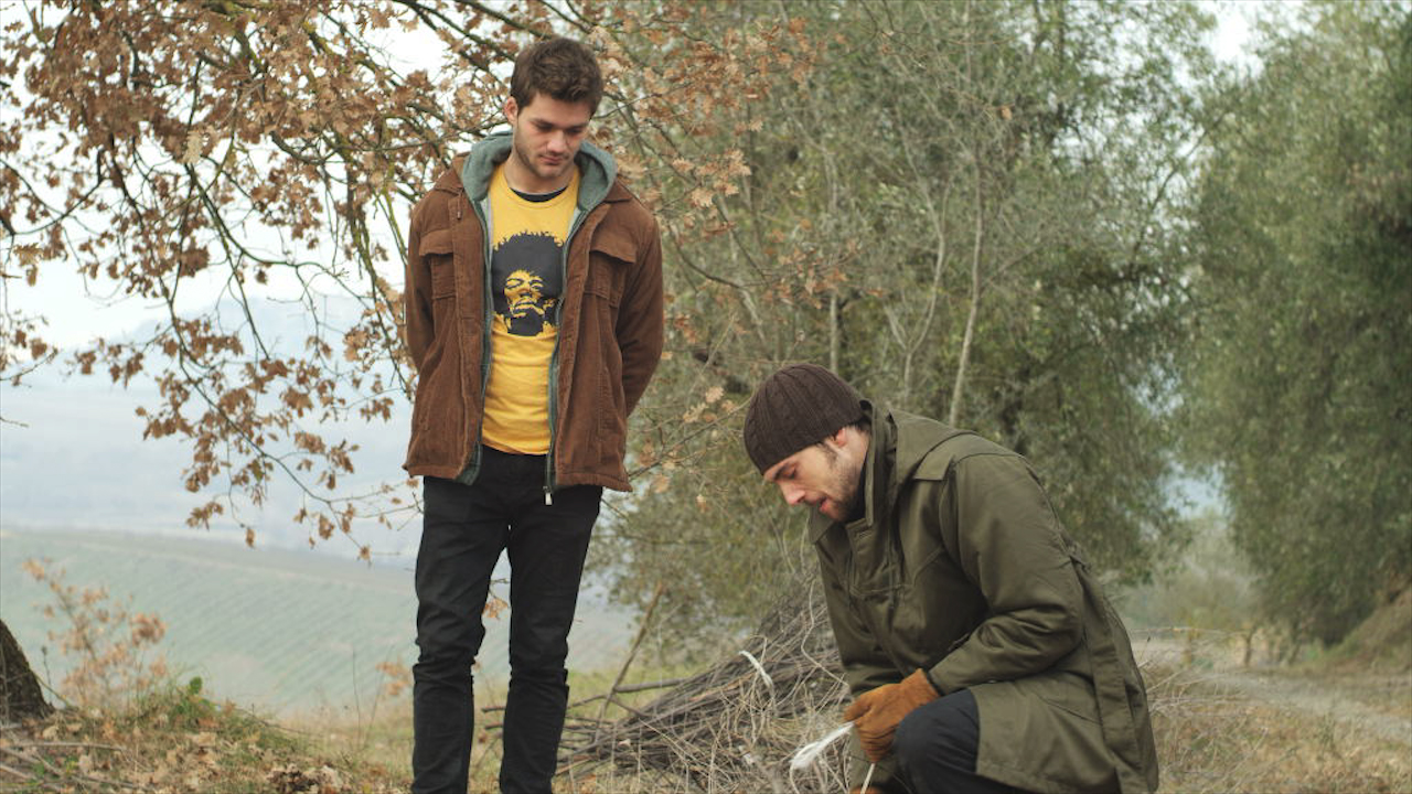 Lorenzo Richelmy and Beniamino Brogi in La terra e il vento (2014)