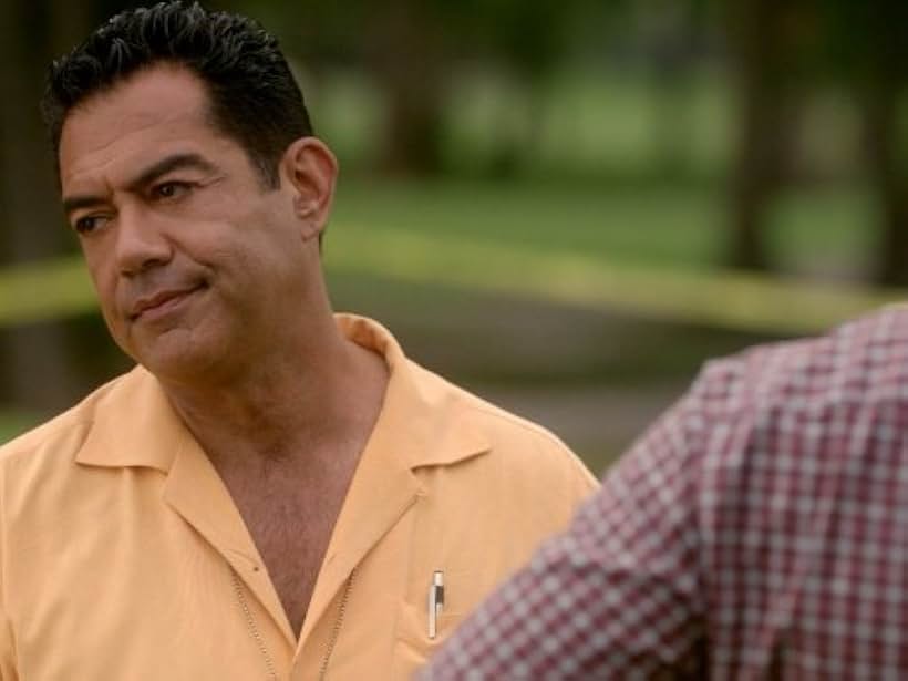 Carlos Gómez in The Glades (2010)