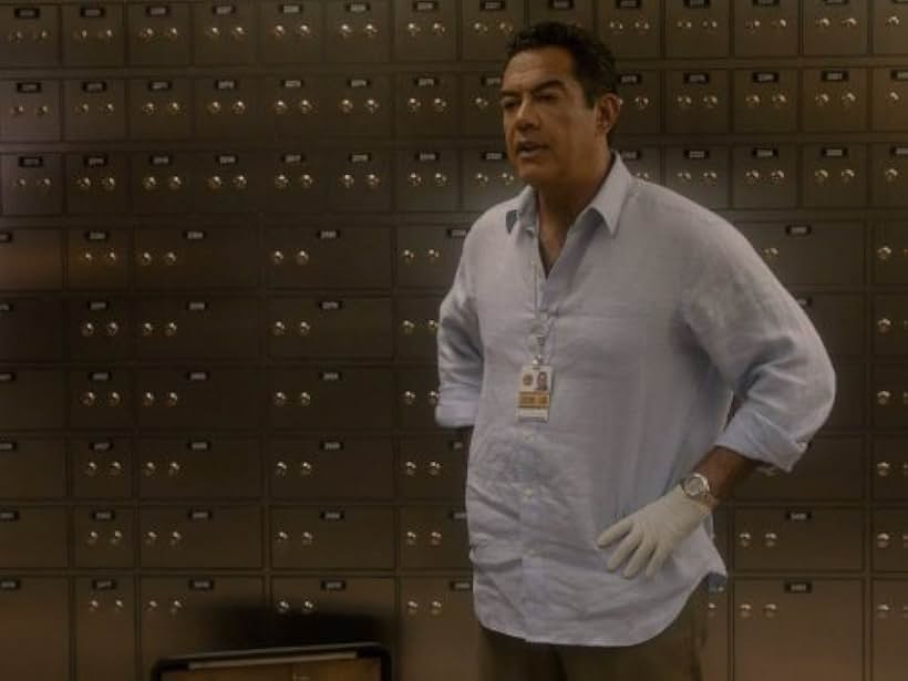 Carlos Gómez in The Glades (2010)