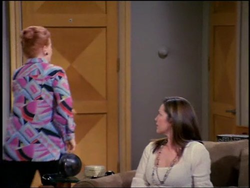 Peri Gilpin and Millicent Martin in Frasier (1993)