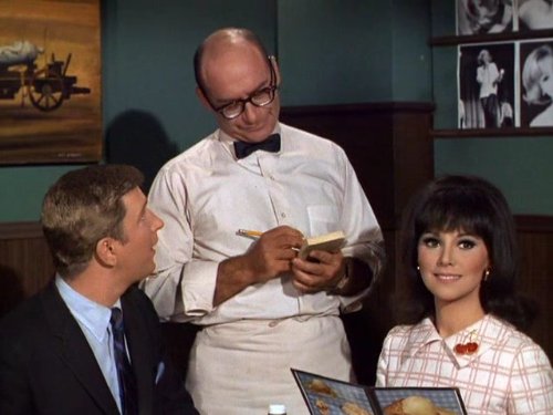 Marlo Thomas, Ted Bessell, and Arthur Julian in That Girl (1966)