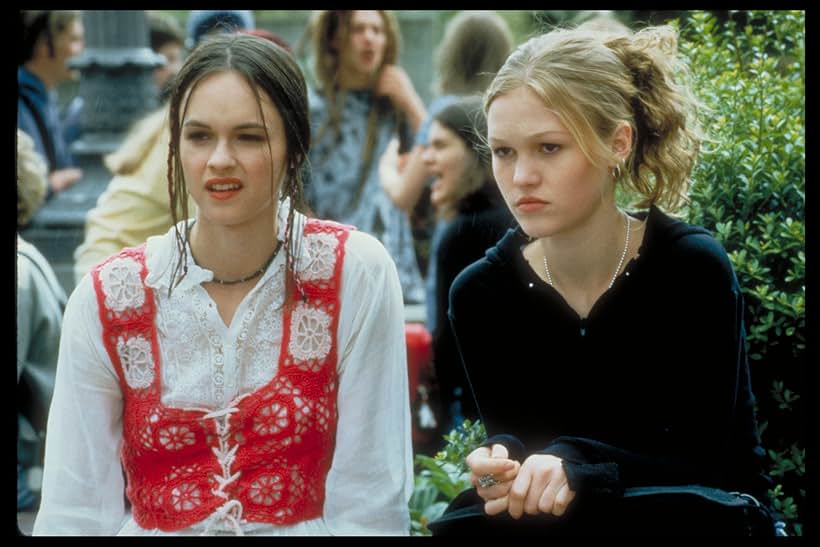 Julia Stiles and Susan May Pratt in 10 Things I Hate About You (1999)