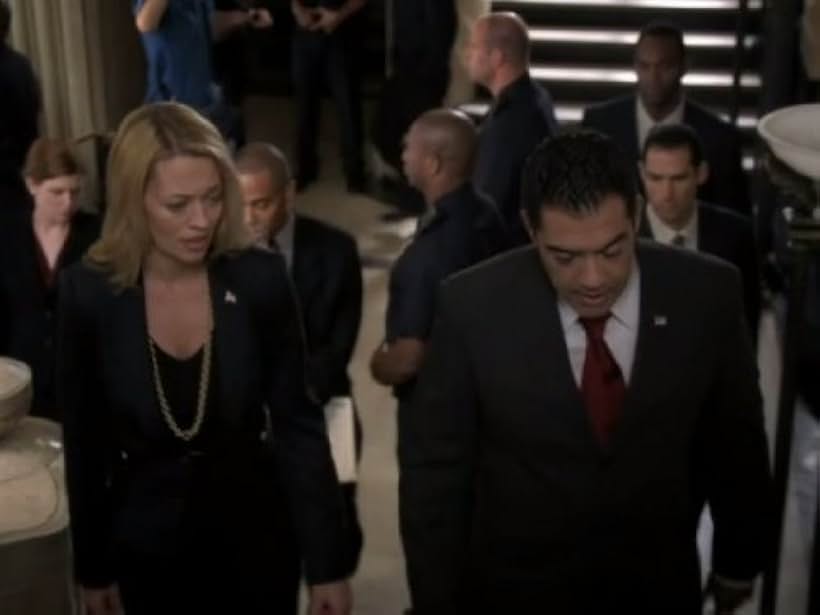 Jeri Ryan and Carlos Gómez in Shark (2006)