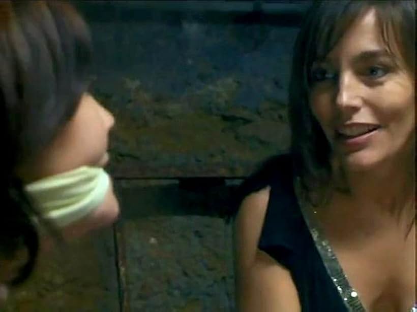 Delphine Chanéac and Sophie Duez in Laura, le compte à rebours a commencé (2006)