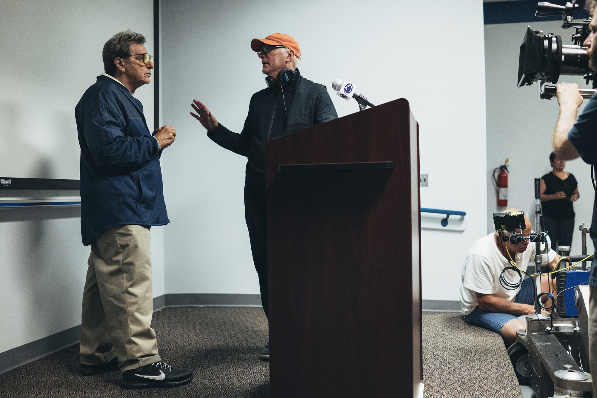 Al Pacino and Barry Levinson in Paterno (2018)