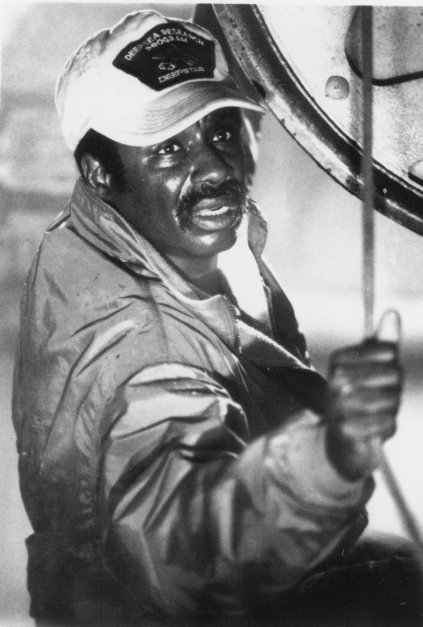 Taurean Blacque in DeepStar Six (1989)