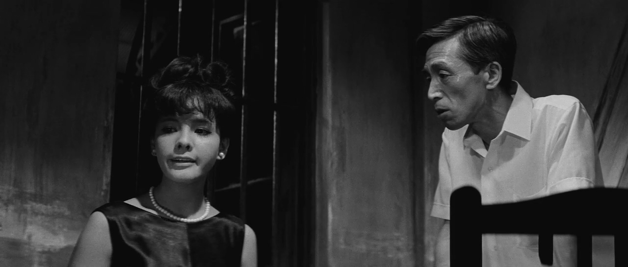 Mie Hama and Seiji Miyaguchi in The World's Most Beautiful Swindlers (1964)