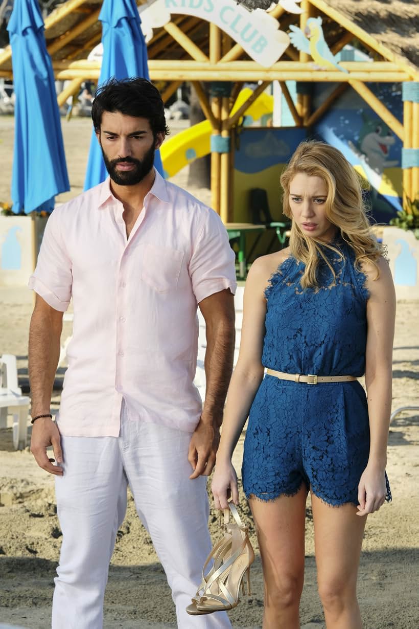 Justin Baldoni and Yael Grobglas in Jane the Virgin (2014)