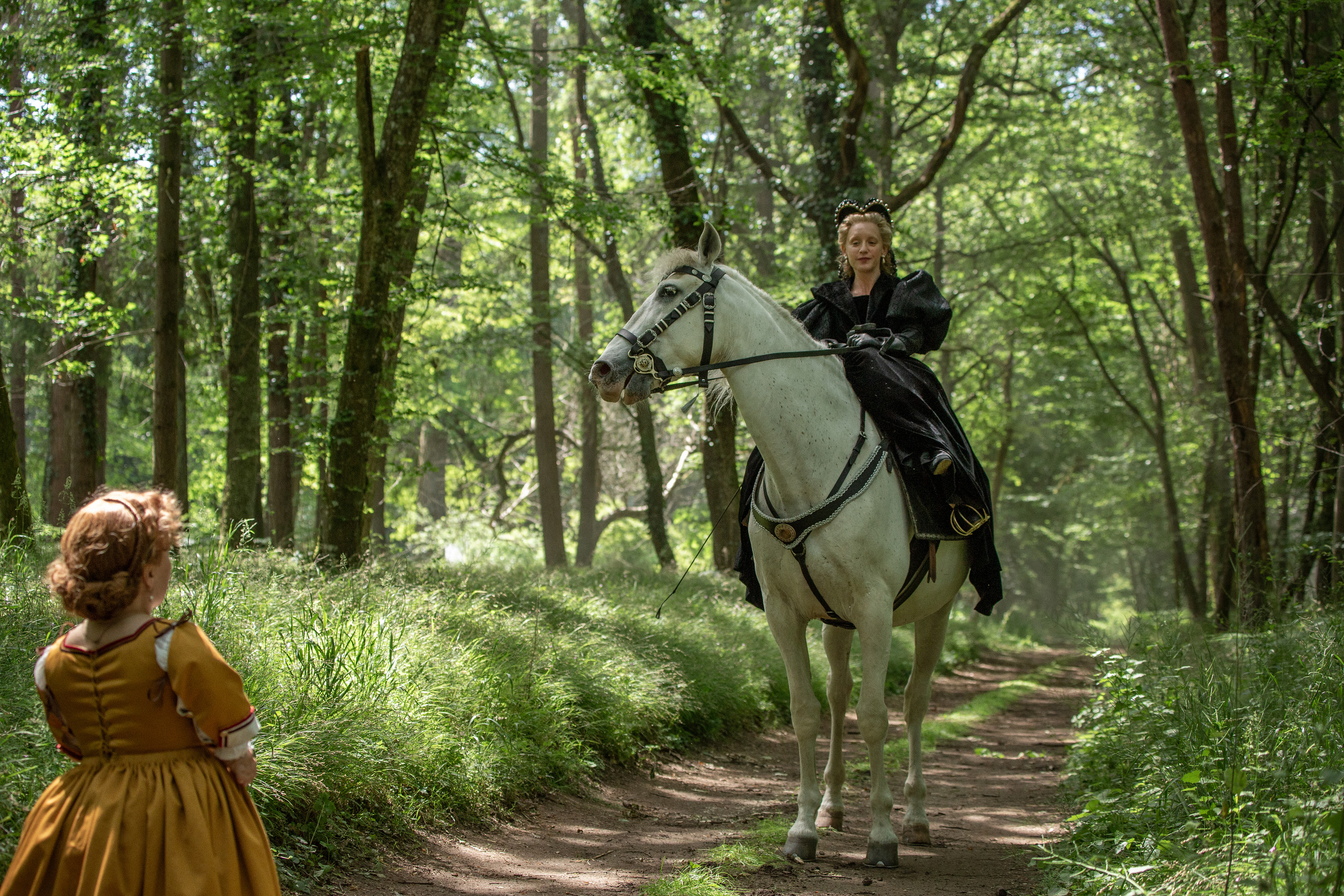 Ludivine Sagnier and Kiruna Stamell in The Serpent Queen (2022)