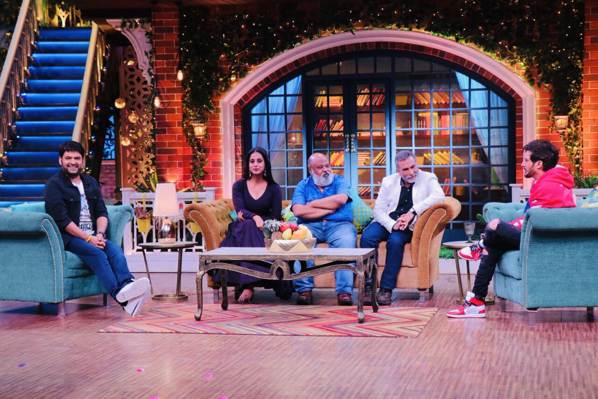 Pawan Malhotra, Jimmy Shergill, Saurabh Shukla, Mahie Gill, and Kapil Sharma in A Show Full of Stars (2019)