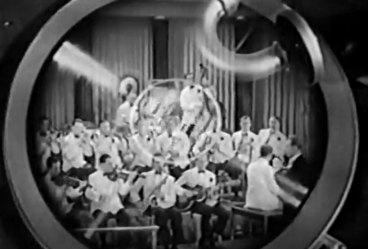 Glenn Miller and Ray Noble in The Big Broadcast of 1936 (1935)