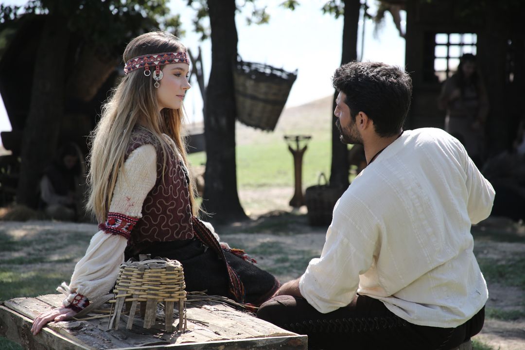 Ece Çesmioglu and Emre Kivilcim in Türkler Geliyor: Adaletin Kilici (2020)