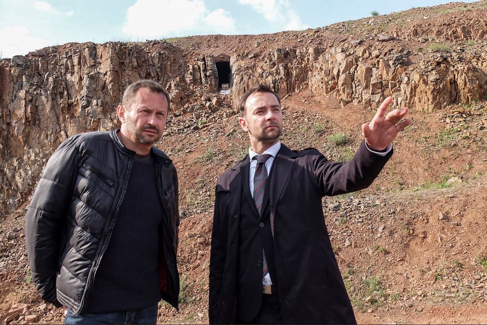 Rafal Cieszynski and Andrzej Konopka in Signs (2018)