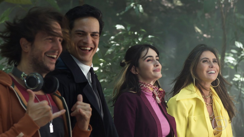 Giovanna Antonelli, Vladimir Brichta, Mateus Solano, and Valentina Herszage in A Life to Die For! (2021)