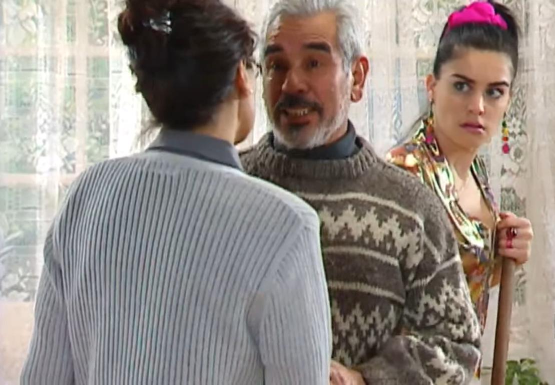 Marcela Medel, Jorge Yáñez, and Ingrid Cruz in Corazón pirata (2001)