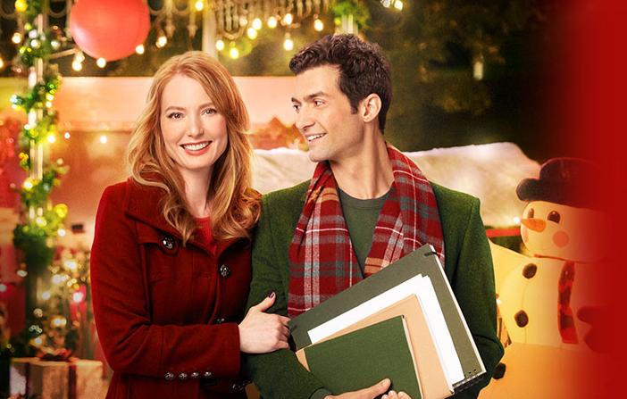 Alicia Witt and David Alpay in The Mistletoe Inn (2017)