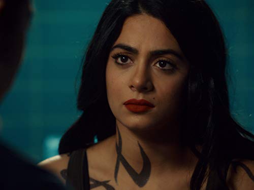 Emeraude Toubia in Shadowhunters (2016)