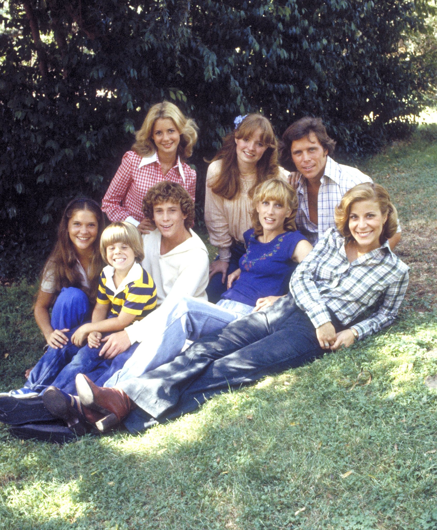 Willie Aames, Grant Goodeve, Dianne Kay, Connie Needham, Lani O'Grady, Adam Rich, Susan Richardson, and Laurie Walters in Eight Is Enough (1977)