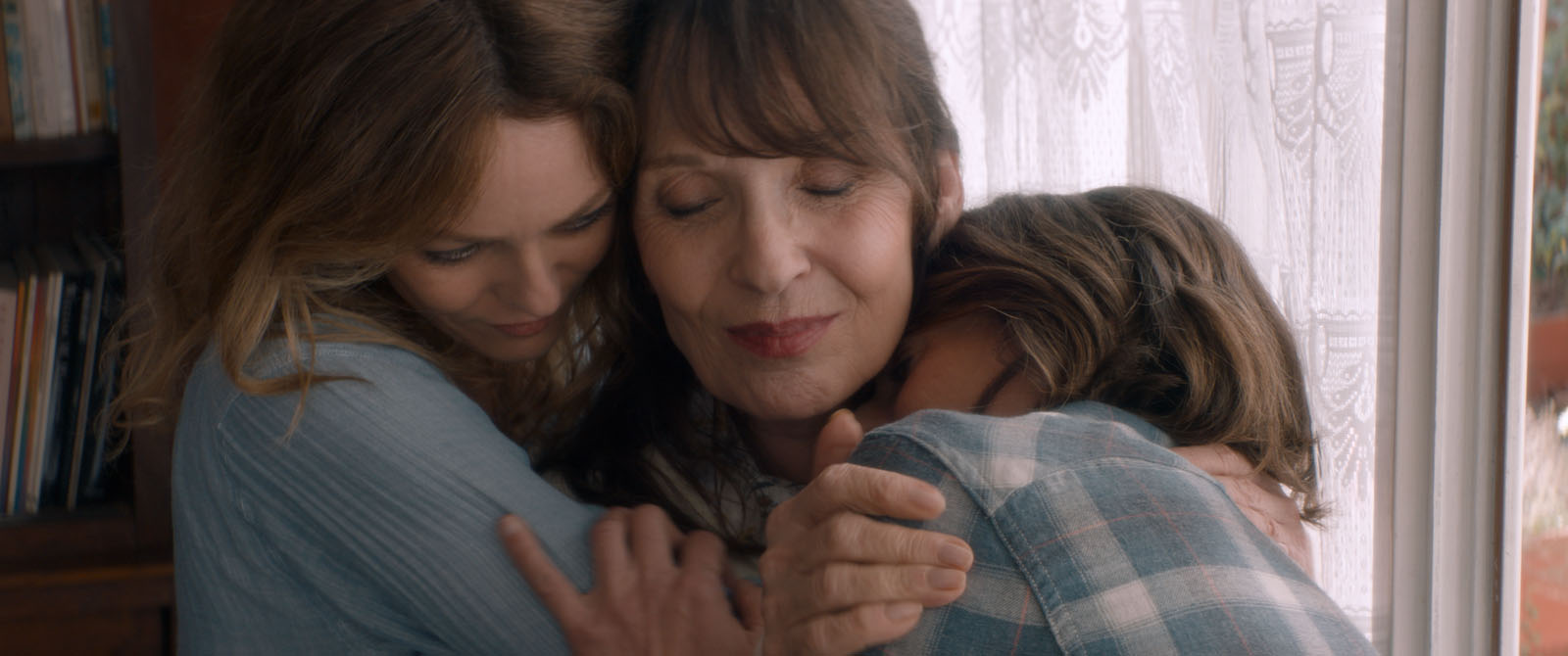 Chantal Lauby, Vanessa Paradis, and Camille Cottin in Photo de famille (2018)