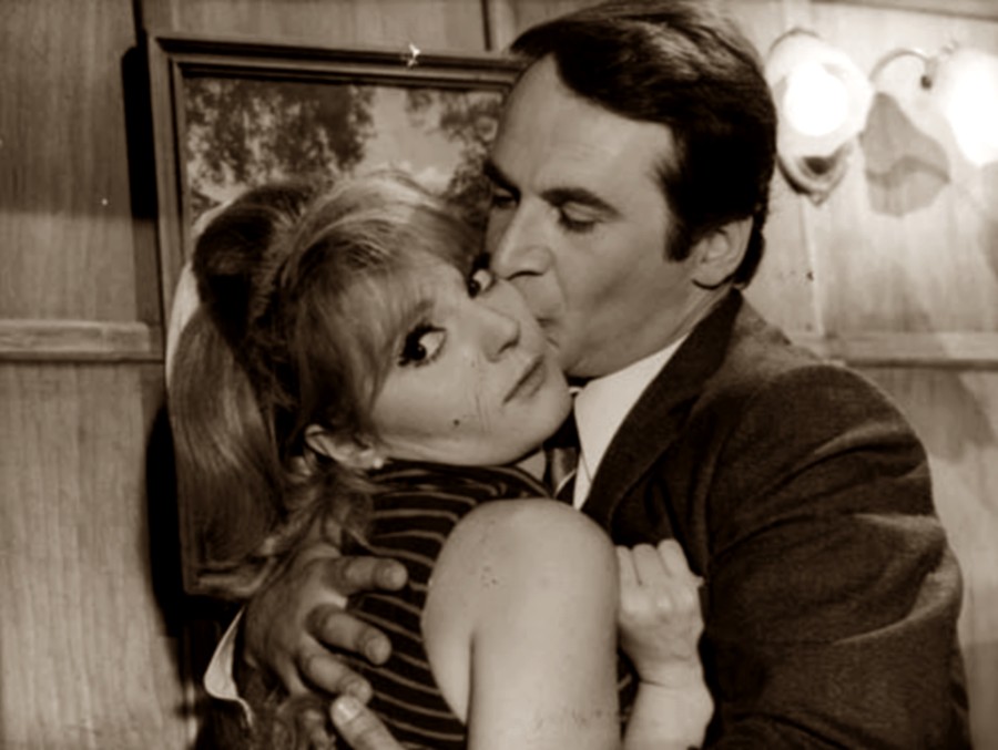 Juan Carlos Altavista and Estela Molly in Coche cama alojamiento (1968)