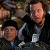 Joe Pesci and Daniel Stern in Home Alone 2: Lost in New York (1992)