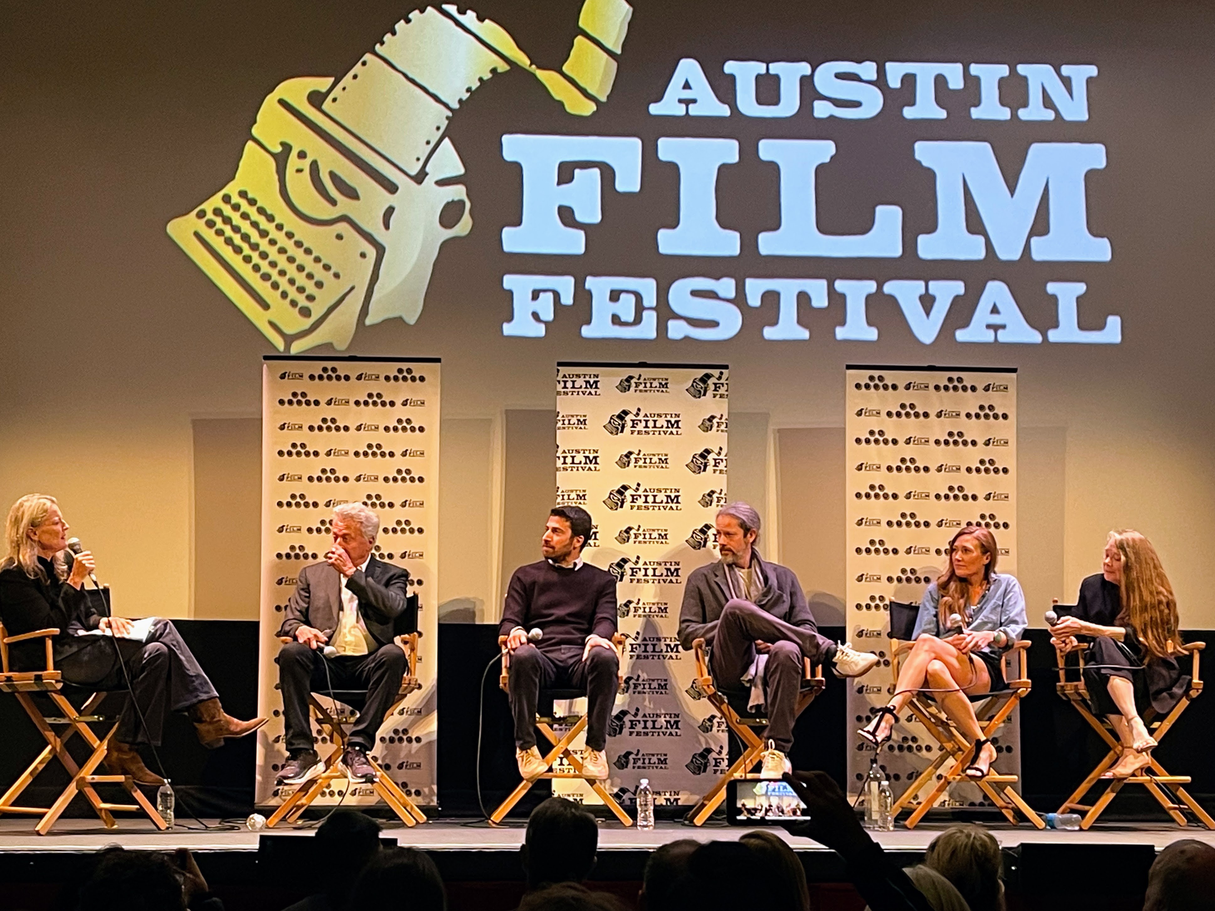 Dustin Hoffman, Sissy Spacek, Schuyler Fisk, Jake Hoffman, and Darren Le Gallo at an event for Sam & Kate (2022)