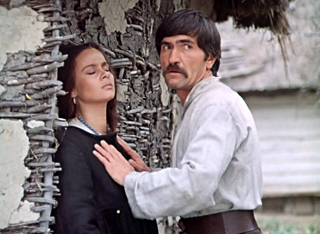 Lyubov Polishchuk and Les Serdyuk in Vavilon XX (1979)