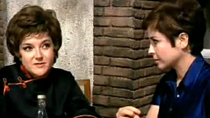 Lina Morgan and Laly Soldevila in Soltera y madre en la vida (1969)