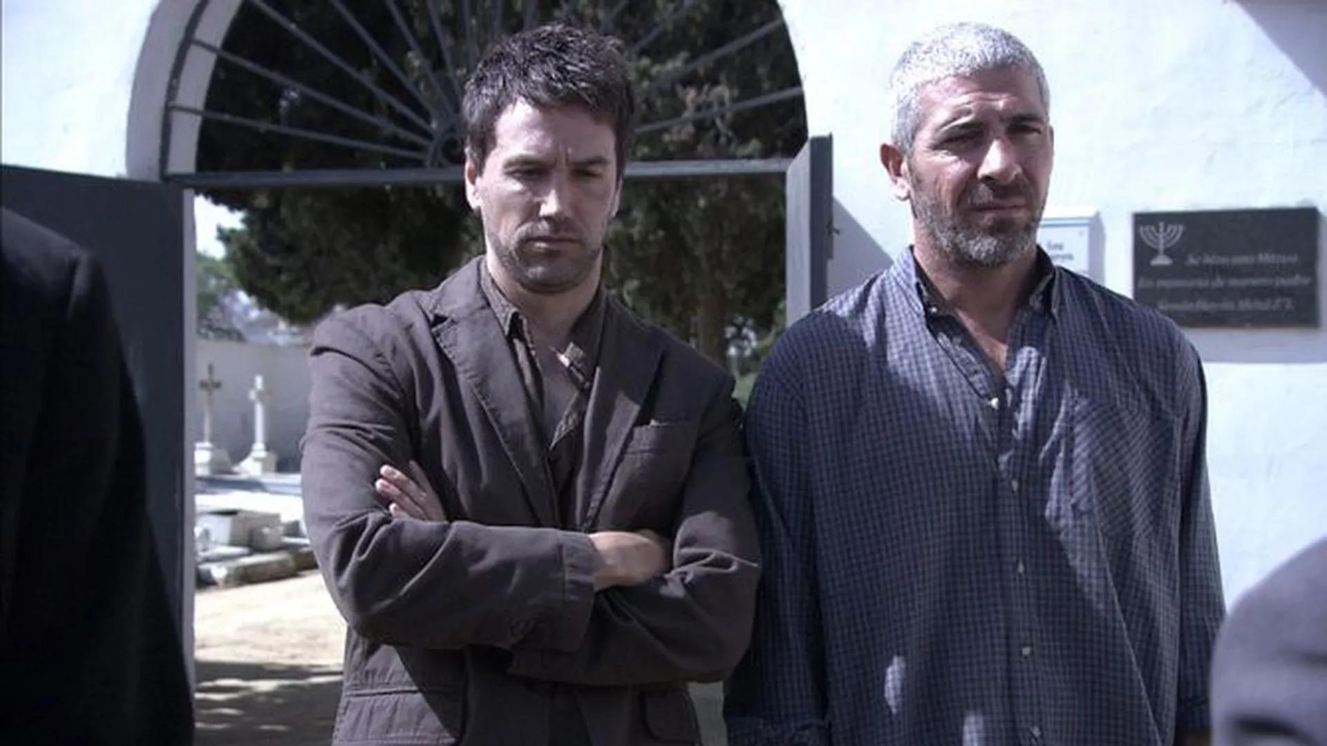 Oriol Tarrasón and Eduardo Velasco in La balada del estrecho (2010)