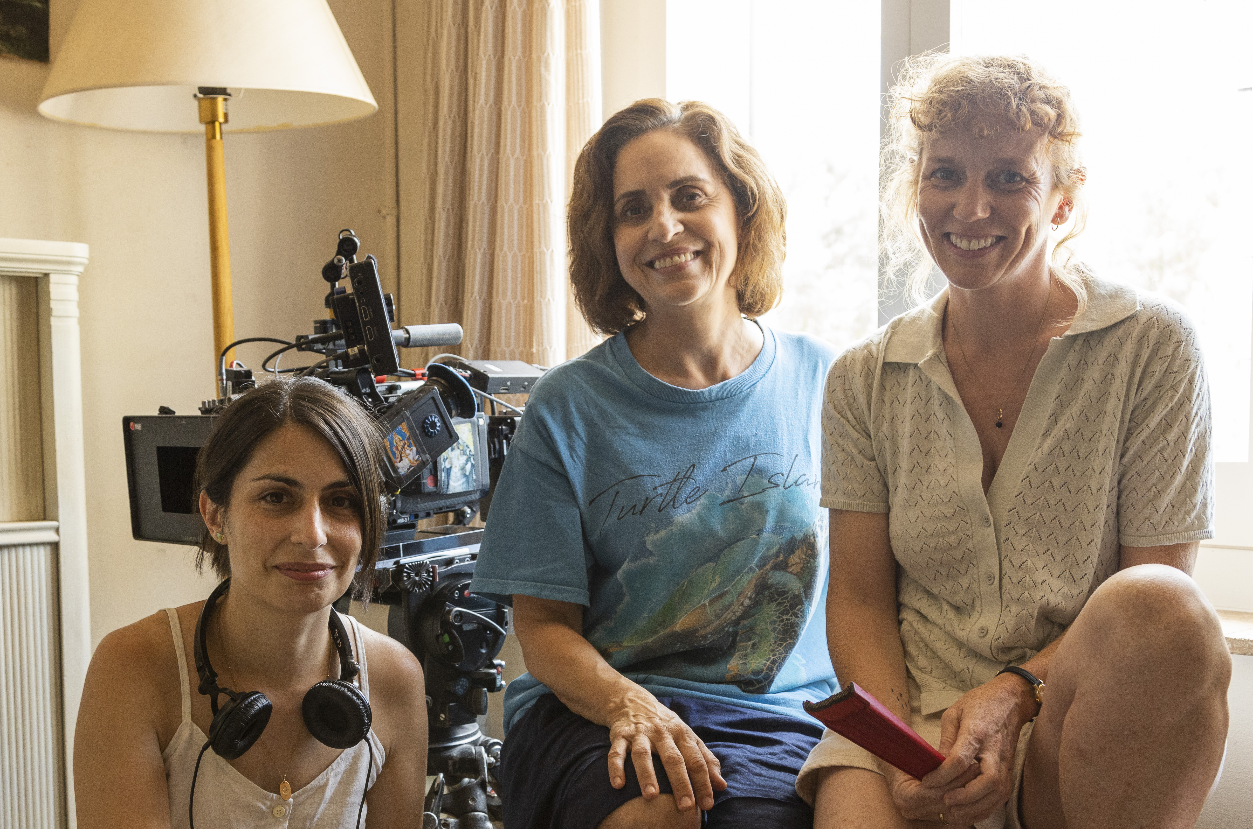 Adriana Ozores, María Vázquez, and Celia Rico Clavellino in Los pequeños amores (2024)