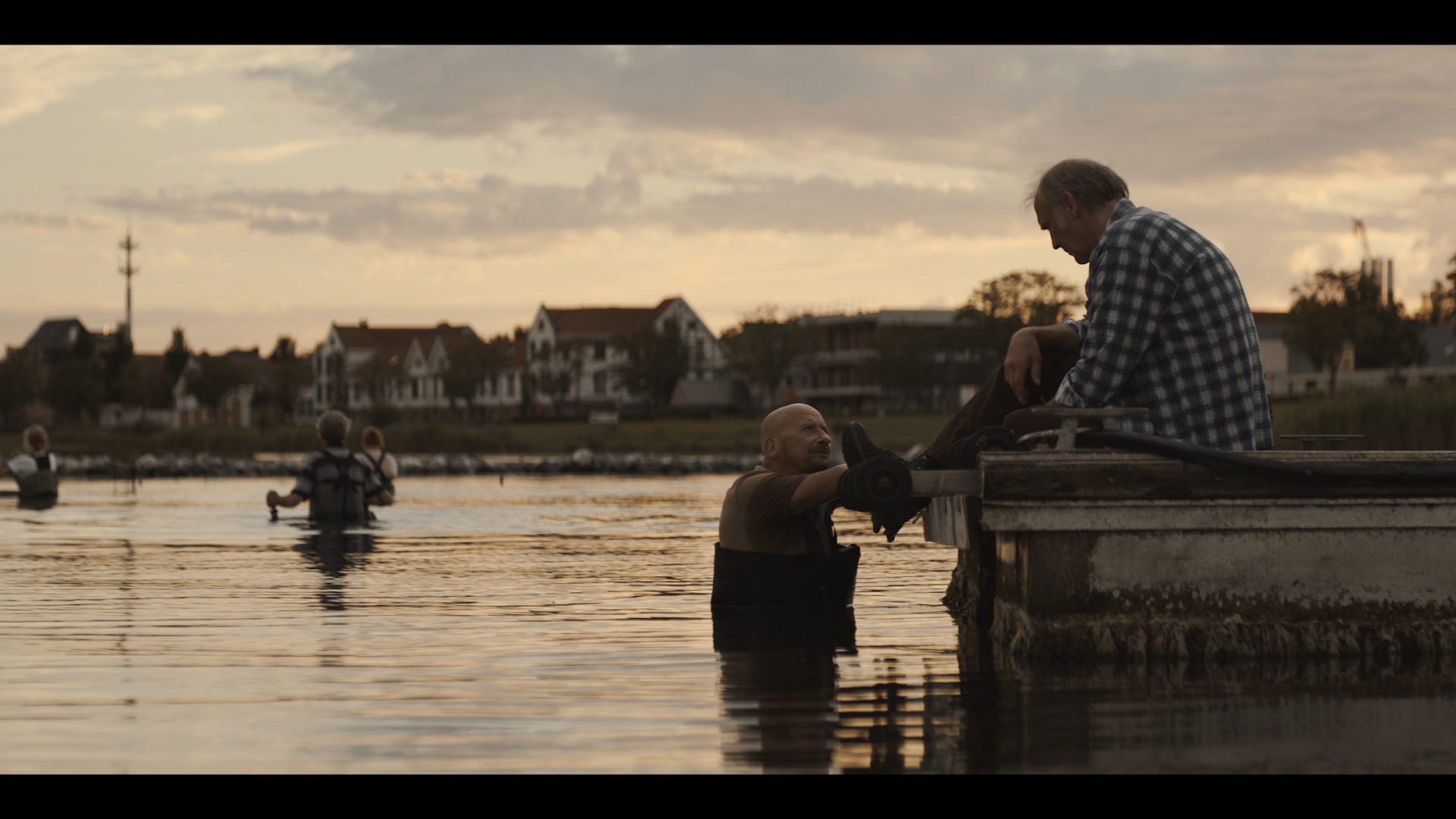 Dirk van Dijck and Sam Louwyck in Under Fire (2021)