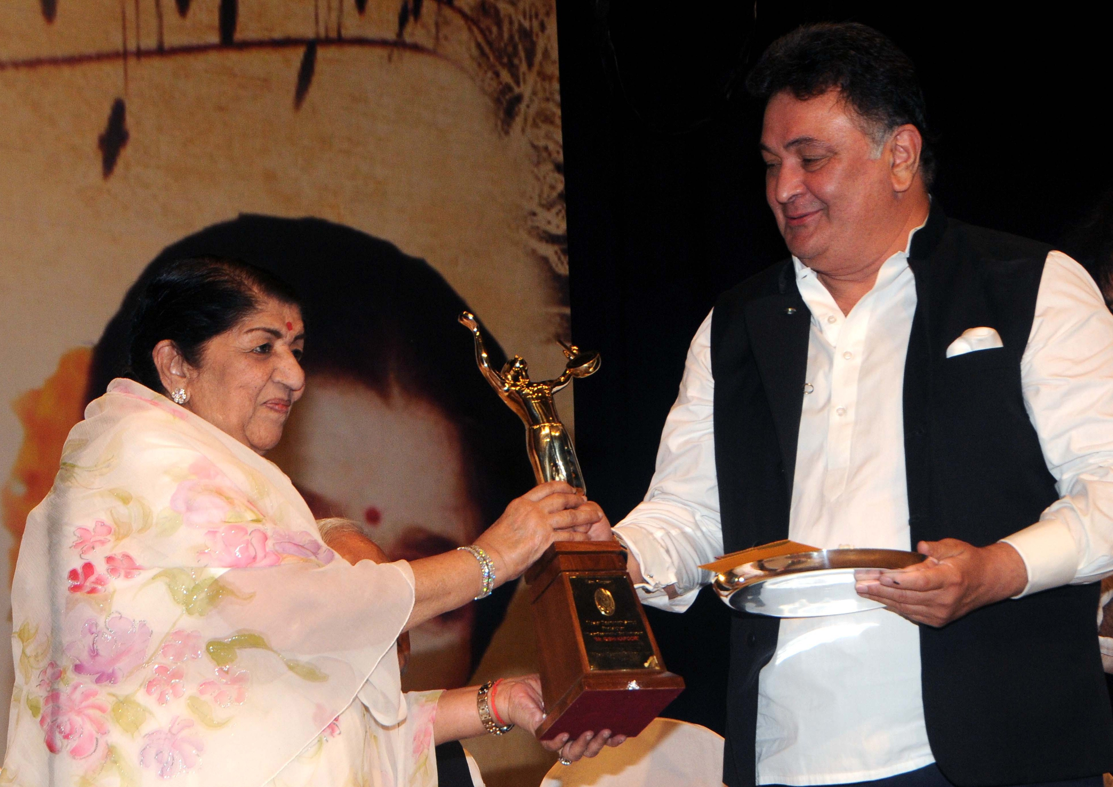 Rishi Kapoor and Lata Mangeshkar