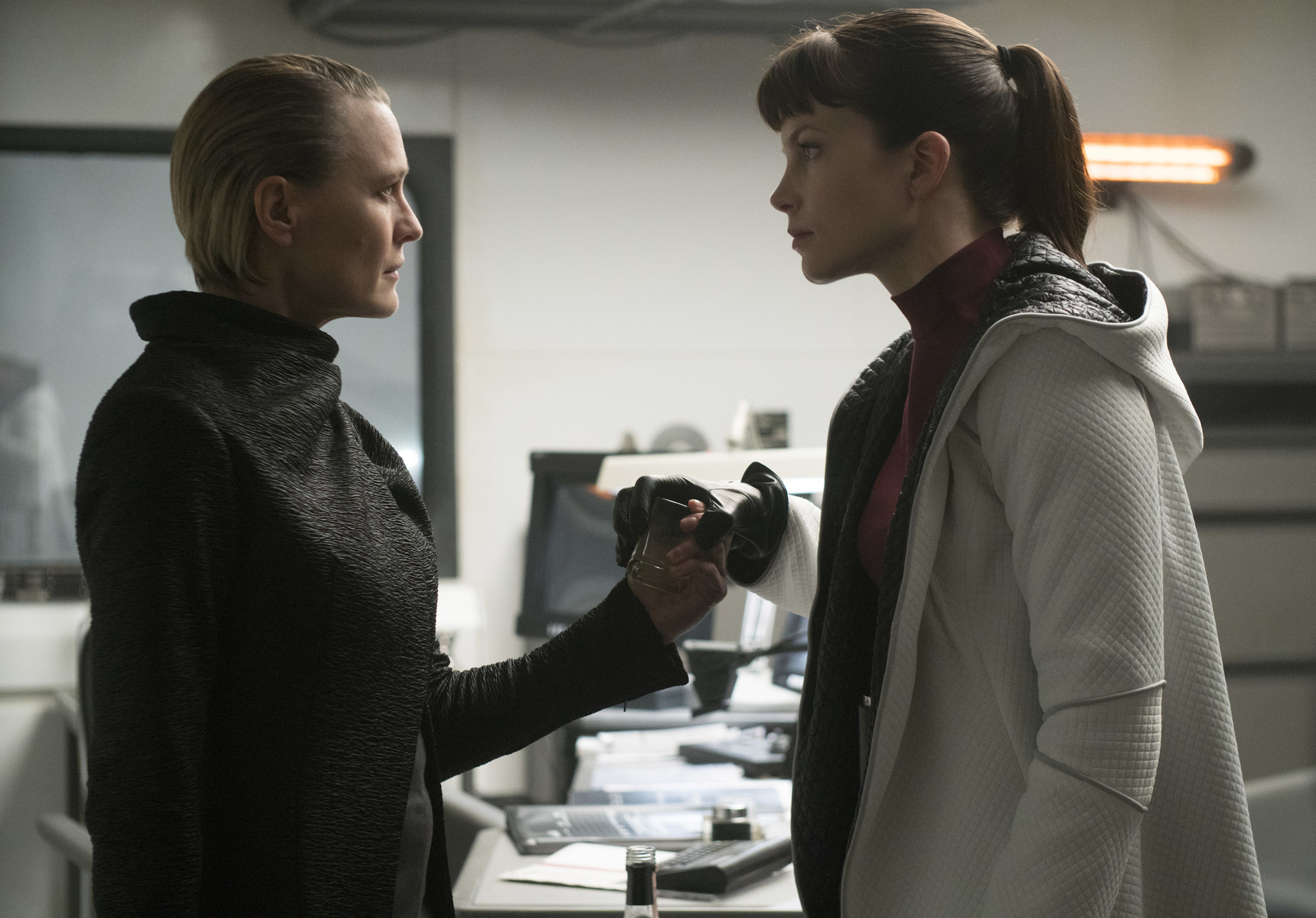 Robin Wright and Sylvia Hoeks in Blade Runner 2049 (2017)