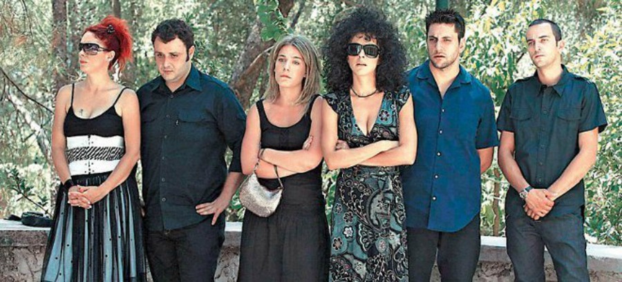 Sunny Hatziargyri, Aris Servetalis, Socratis Patsikas, Maria Solomou, Giorgos Chrysostomou, and Stefi Poulopoulou in S1ngles (2004)