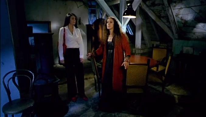 Maja Sabljic and Sonja Vukicevic in Labyrinth (2002)